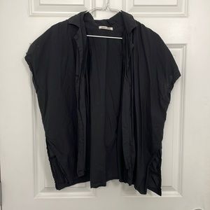 Black Crane 1-button short sleeved blouse